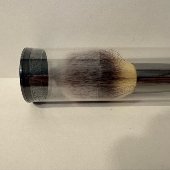 it Cosmetics HEAVENLY LUXE WAND BALL POWDER BRUSH - Picture 3 of 4